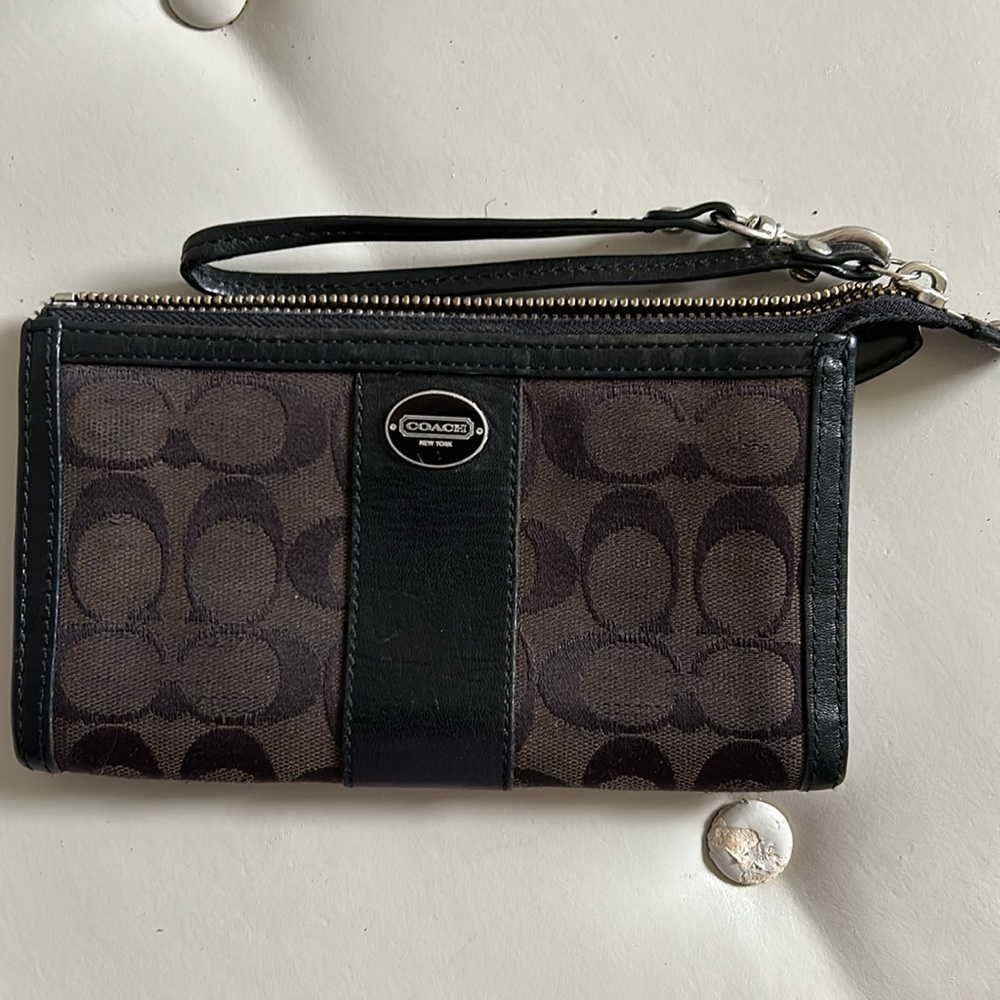 Pre owned Black/Brown Signature “C” Coach Wristlet-Great Condition